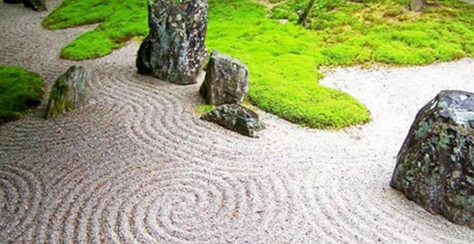 Meditation garden with sand, rocks and moss